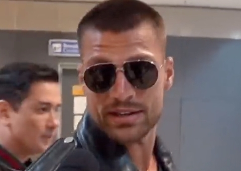 No Brasil, Simone Susinna é questionado sobre polêmica com Anitta