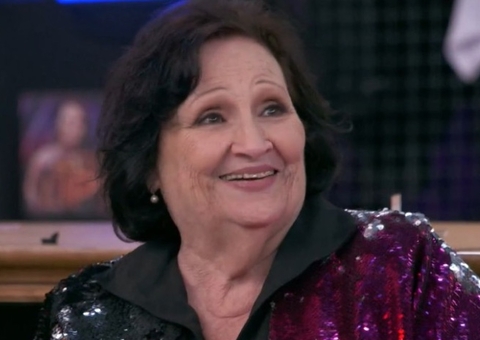 Aos 75, Dona Déa choca ao revelar que fez harmonização íntima