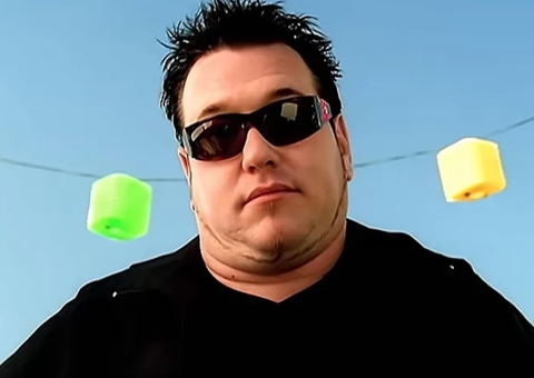 Morre Steve Harwell, ex-vocalista da banda Smash Mouth, aos 56 anos