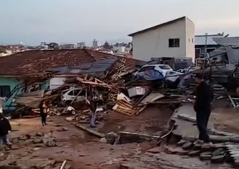 Reservatório de água se rompe e inunda casas em Florianópolis; vídeo