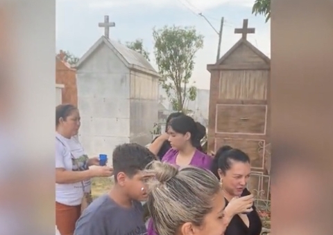 Família comemora aniversário de avô morto em cemitério de Manaus; vídeo