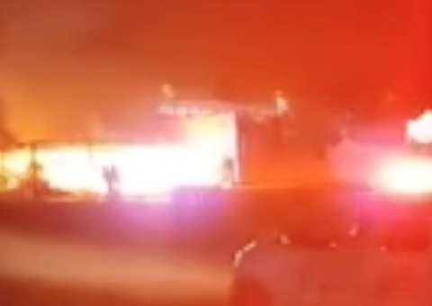 Incêndio destrói stand de alimentação do Festival The Town, em SP