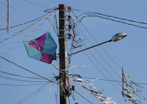 Linhas de papagaios ocasionam mais de 2 mil cortes em fiações elétricas em Manaus