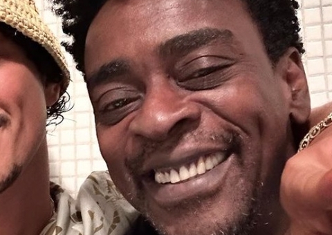 Seu Jorge compartilha foto de encontro com Bruno Mars: ‘muita resenha'