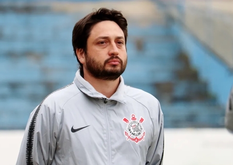 Corinthians: Arthur Elias se despede da Arena com choro, taça e soberania