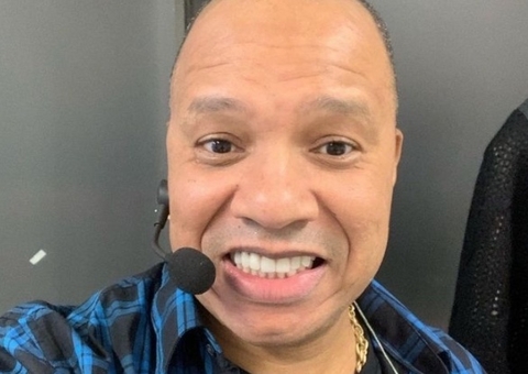 Anderson, vocalista do Molejo, é internado no Rio