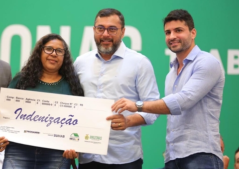 Governador entrega 355 títulos de imóveis e reassenta famílias de comunidades de Manaus