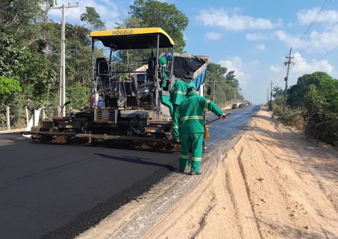 Obra de modernização da AM-010 alcança mais de 100 quilômetros pavimentados