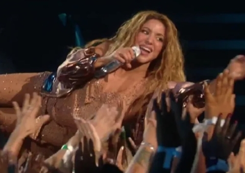 Shakira relembra hits em performance marcante no VMA 2023; Assista
