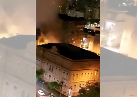Incêndio atinge prédio da Universidade Federal do Rio Grande do Sul