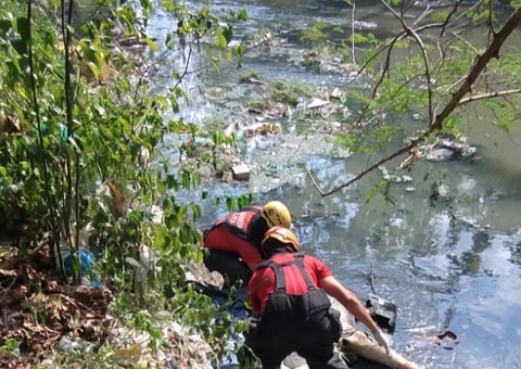 Corpo é encontrado sendo consumido por urubus em Manaus