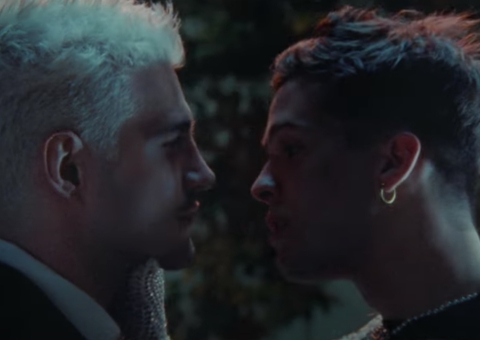 João Guilherme dá lambida em Jão em clipe; Assista ‘Me Lambe’ 