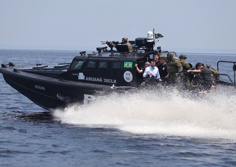 Governador entrega lanchas blindadas para combate ao tráfico no Amazonas