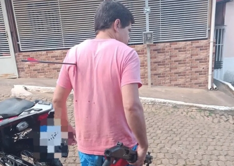 Homem tem flecha cravada nas costas após desentendimento com vizinho