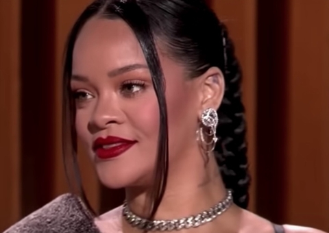 Rihanna mostra rosto do segundo filho pela 1ª vez 