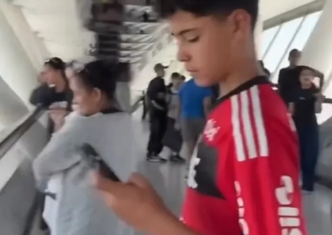 Filho de Cristiano Ronaldo aparece com camisa do Flamengo na Arábia Saudita