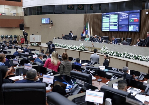 PL que proíbe músicas e apresentações com conteúdo erótico em escolas é vetado em Manaus 