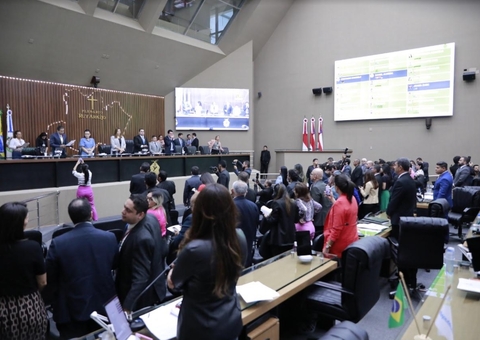 Aleam derruba vetos governamentais e aprova 53 projetos nesta quinta