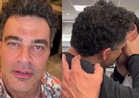 Casado, Carmo Dalla Vecchia dá beijão em colega nos bastidores da Globo