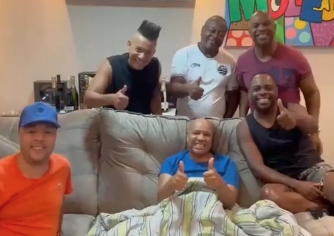 Anderson, vocalista do Molejo, recebe alta após internação por embolia pulmonar