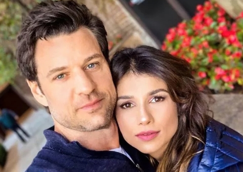 Paula Fernandes anuncia fim do namoro com empresário