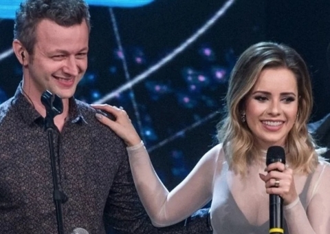 Choro e dueto: Fãs relatam bastidores de gravação do Altas Horas com Sandy e Lucas Lima