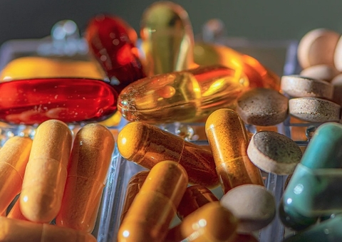 Variantes da Covid têm mutações geradas por medicamento antiviral, diz pesquisa