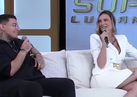 ‘Faz essa posição’, orienta filho de Andressa Urach ao gravar cenas de sexo da mãe