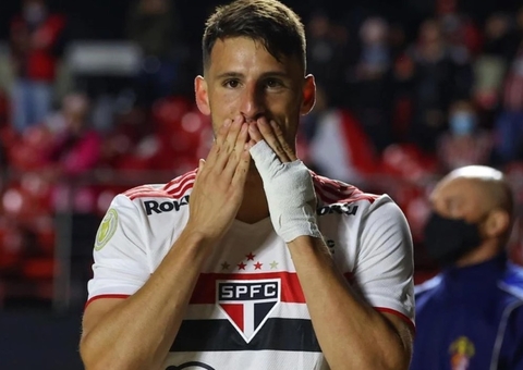 São Paulo toca no Calleri, que vira terror dos rivais