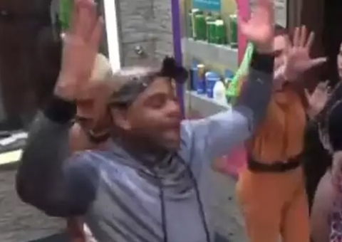 Cezar Black é detonado após briga com Jaqueline e tem perfil derrubado 