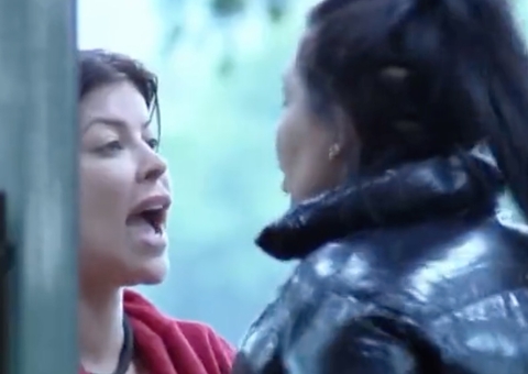 Vídeo: Jaquelline e Jenny Miranda batem boca e são separadas por peões