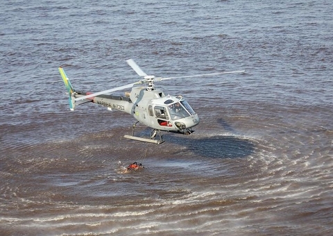 Helicópteros de outros estados vão reforçar combate a queimadas no Amazonas