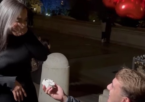 Mariely Santos, das Gêmeas Lacração, é pedida em casamento em Paris