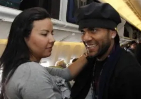 Ex-mulher de Daniel Alves diz que foi coagida por advogados a defender jogador