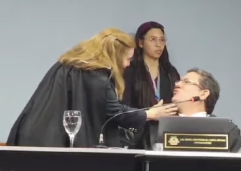 Vídeo mostra momento em que Yara Lins teria sido xingada por Ari Moutinho no TCE-AM