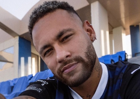 Neymar chega ao Brasil para conhecer a filha Mavie