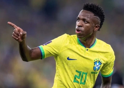 Seleção se apresenta com 7 novidades e 'Dinizismoá em alta entre boleiros