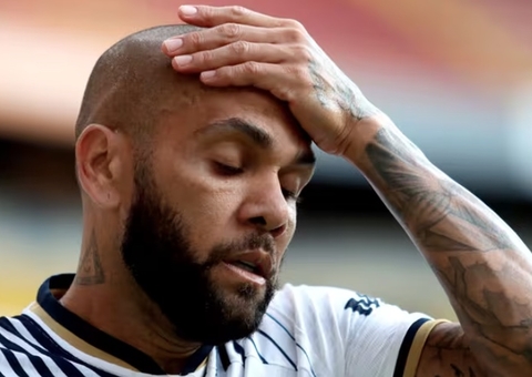 Defesa de Daniel Alves paga R$ 800 mil, e pena máxima pode cair pela metade