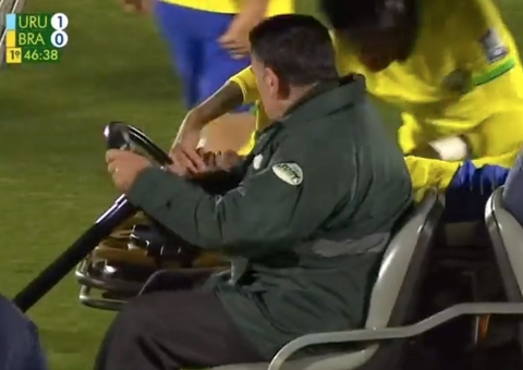 Neymar Jr. sai chorando em maca no 1º tempo de Brasil x Uruguai