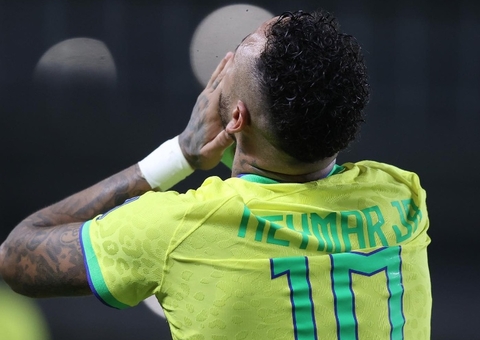 Neymar desabafa após lesão que pode deixá-lo sem jogar por 1 ano: 'o pior momento'