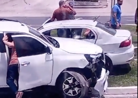 Prefeito dá detalhes de acidente de carro em Manaus