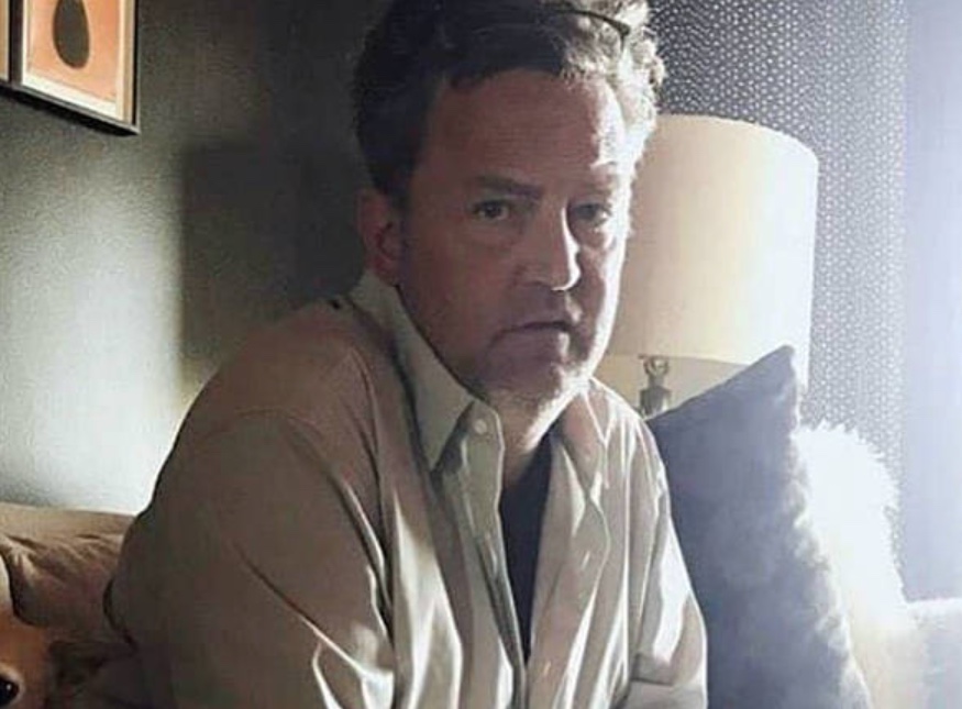 Matthew Perry foi visto almoçando com uma mulher 24 horas antes de ser encontrado morto