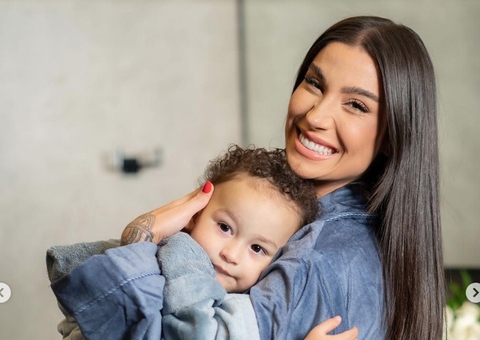 Bianca Andrade e filho de 2 anos sofrem acidente de carro