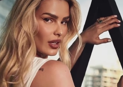 Após lipoescultura, Yasmin Brunet mostra bumbum de fio-dental com tattoo 