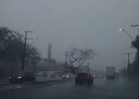 Manaus e municípios do Amazonas têm alerta de chuva forte e rajadas de vento