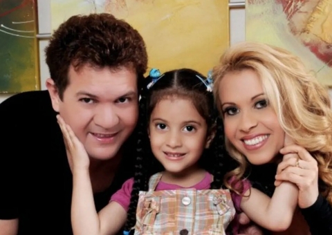 Aos 19, filha de Joelma e Ximbinha impressiona com vozeirão em show 