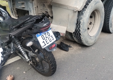 Motociclista morre em acidente com caçamba em Manaus