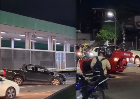 Carro fica depenado ao capotar em acidente com picape na Torquato Tapajós