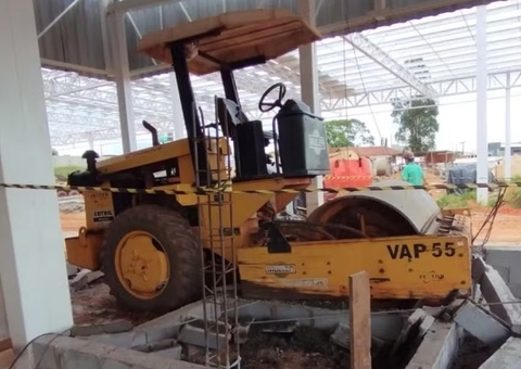 Trabalhador morre esmagado por rolo compressor em obra de supermercado