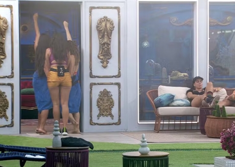 Alane, Beatriz e Deniziane passam por Fernanda e gritam: 'Meninas Superpoderosas!'